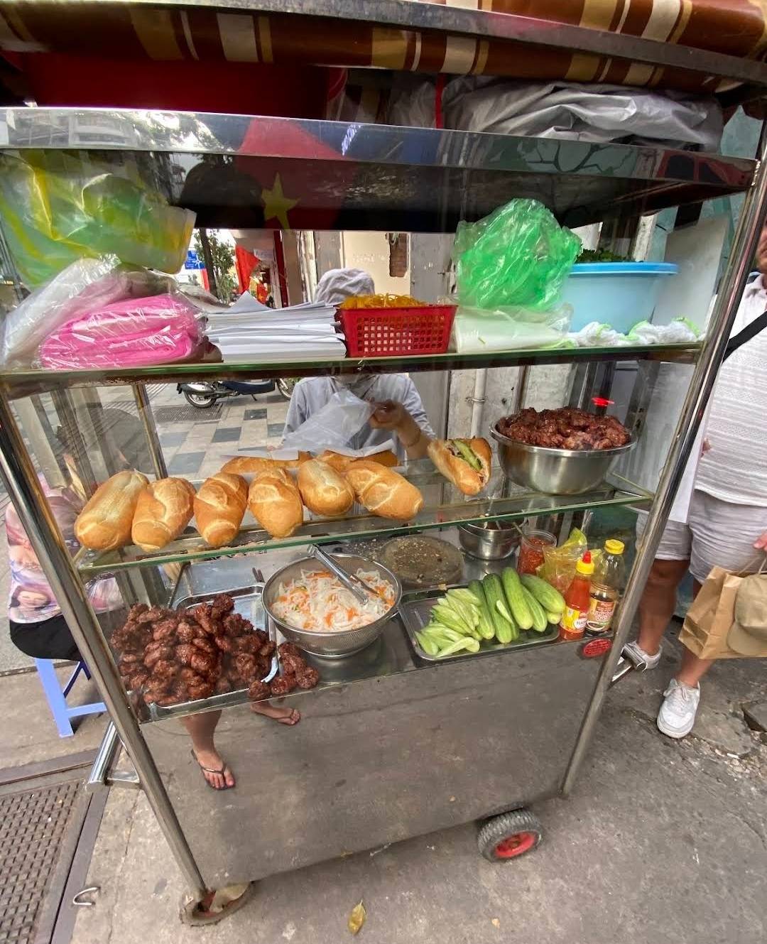 Bánh Mì Thịt Nướng Hẻm 39 の炭火焼き