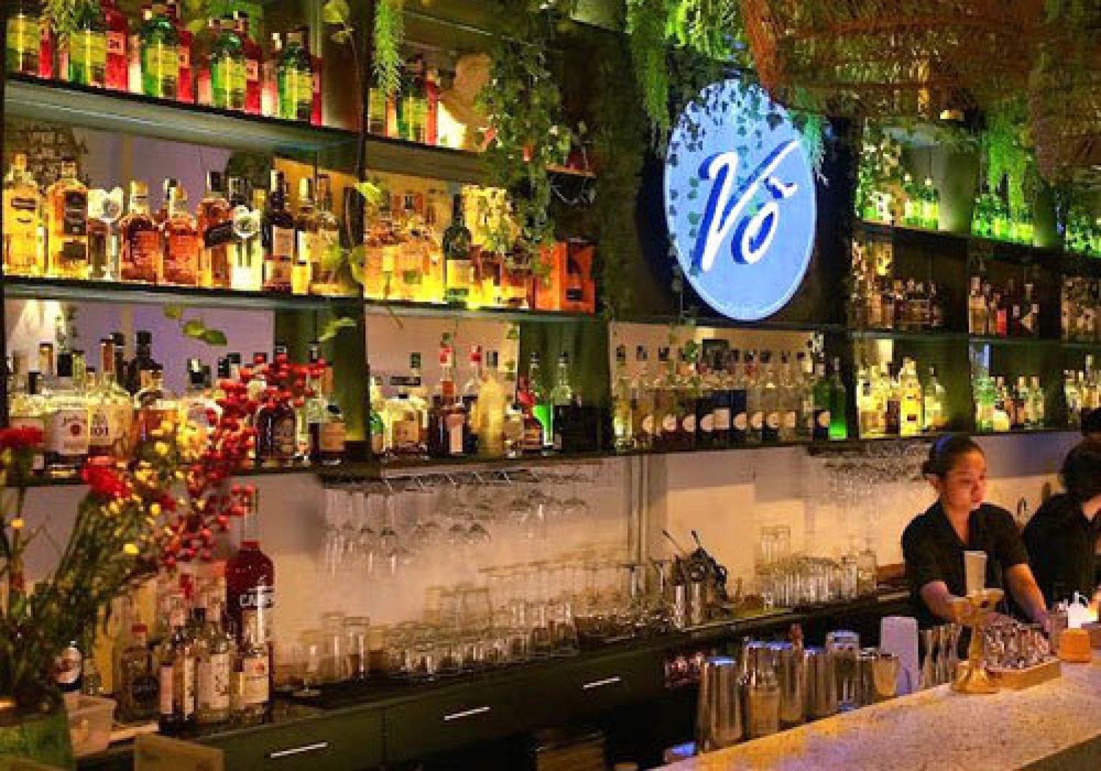 VO ROOF の店内