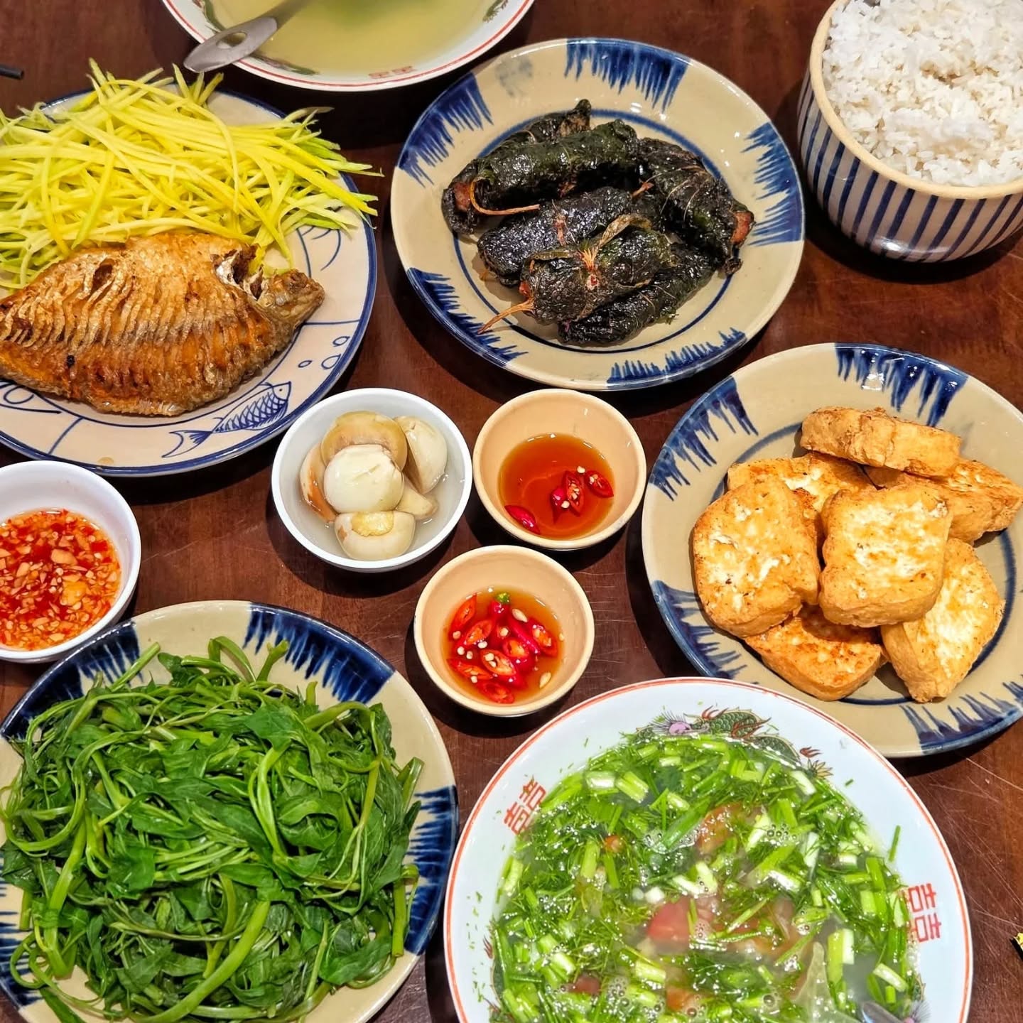 Ăn Tiệm G の家庭料理の盛り合わせ