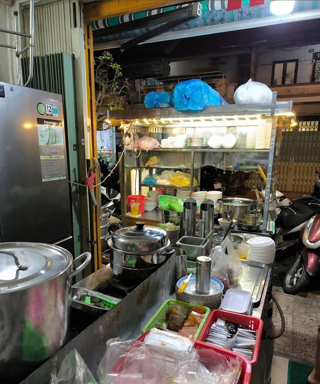 Quán Líng の店内と料理