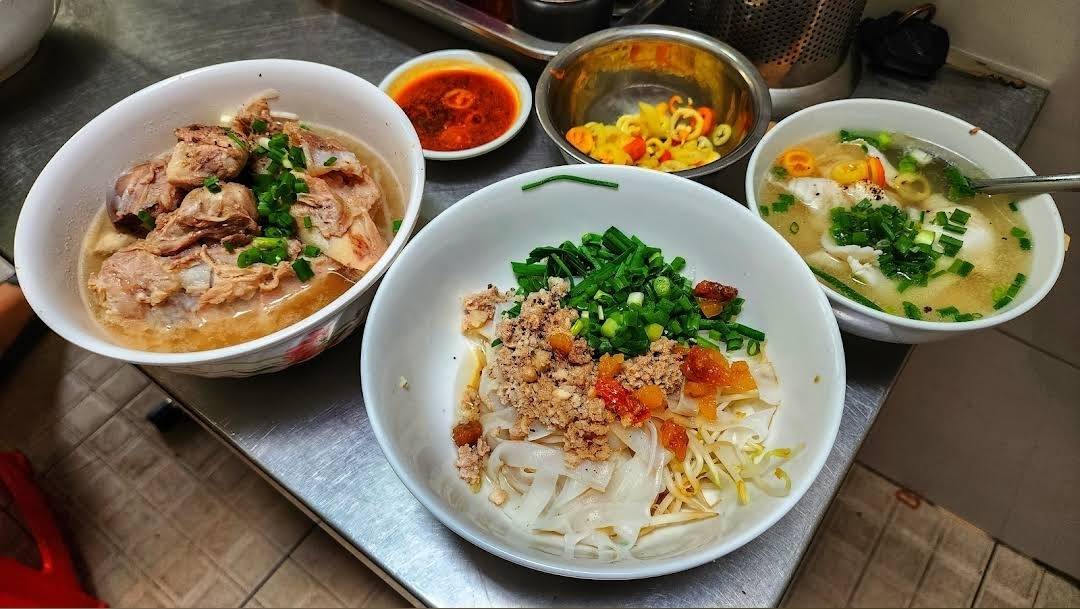 Hủ Tiếu Mì Hoành Thánh 44 の店内の様子
